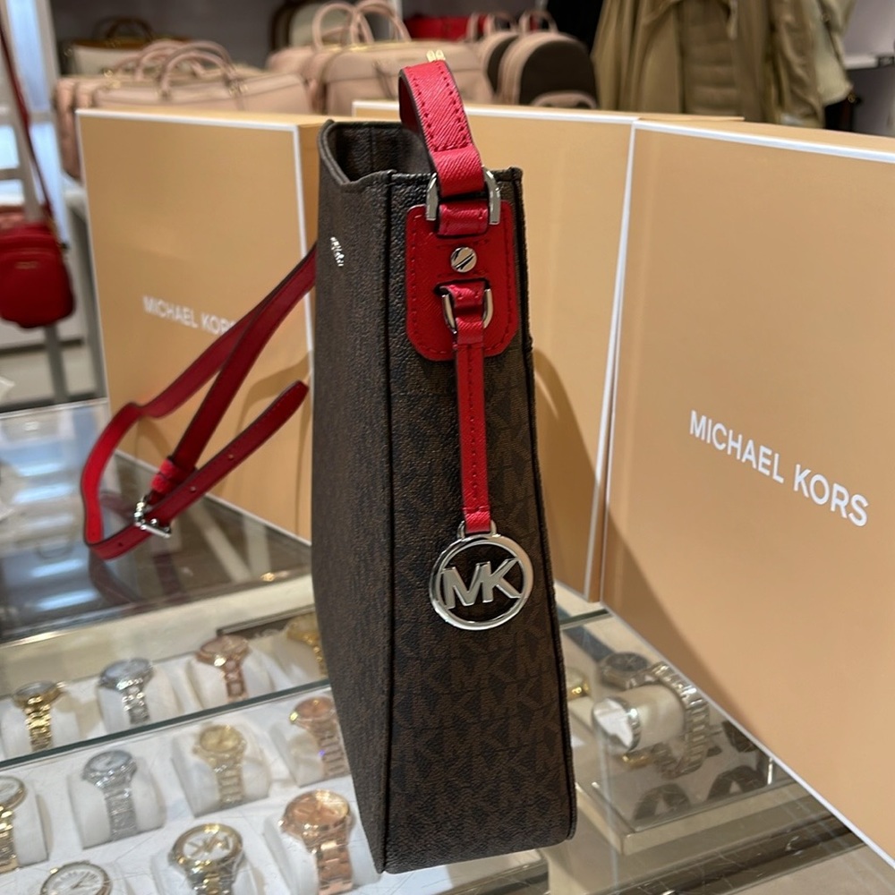 MICHAEL KORS 
Jet Set Travel Large Logo Messenger Bag
COLOR BRIGHT RED
NWT - Picture 15 of 16
